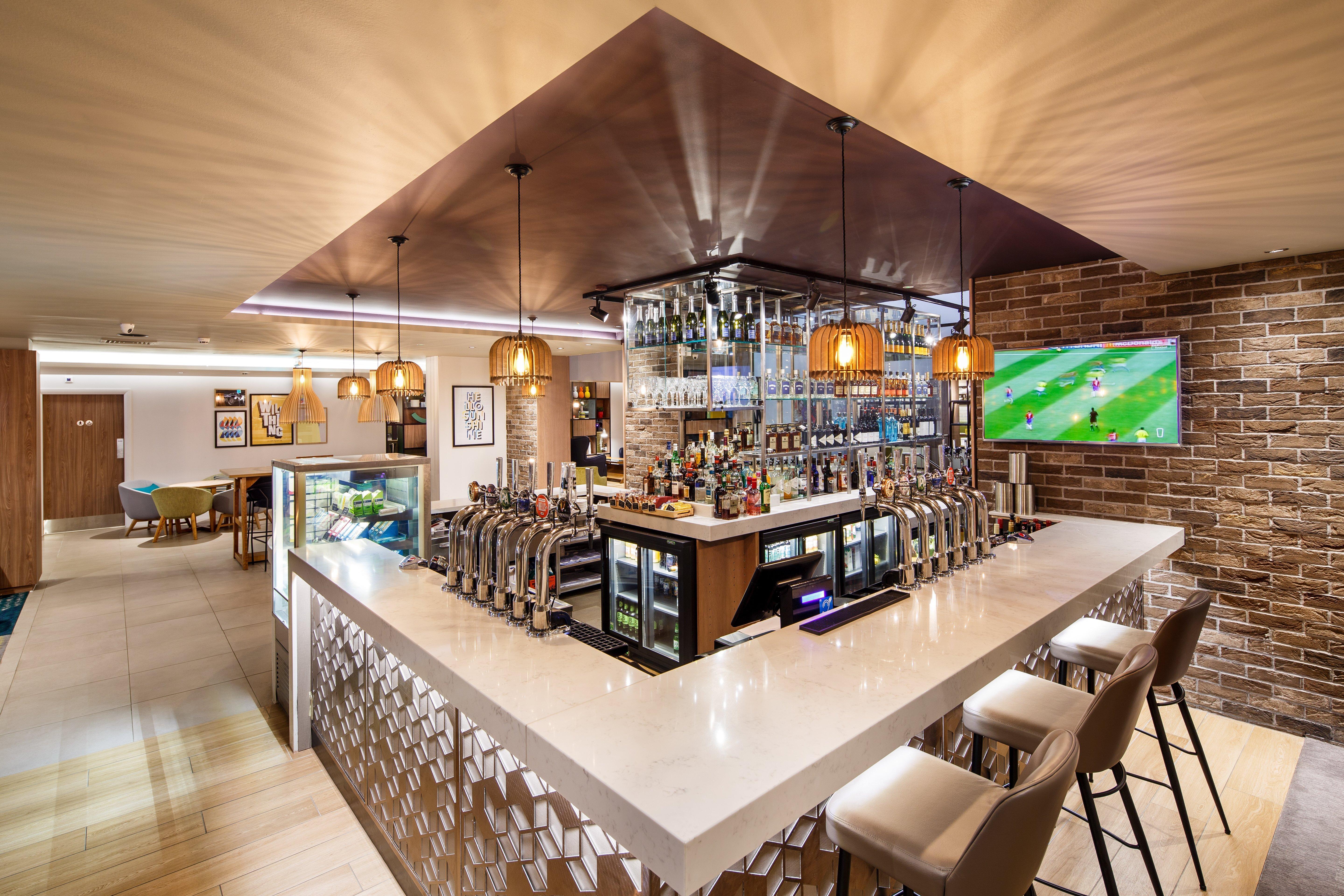 Holiday Inn Brentwood By Ihg Ngoại thất bức ảnh