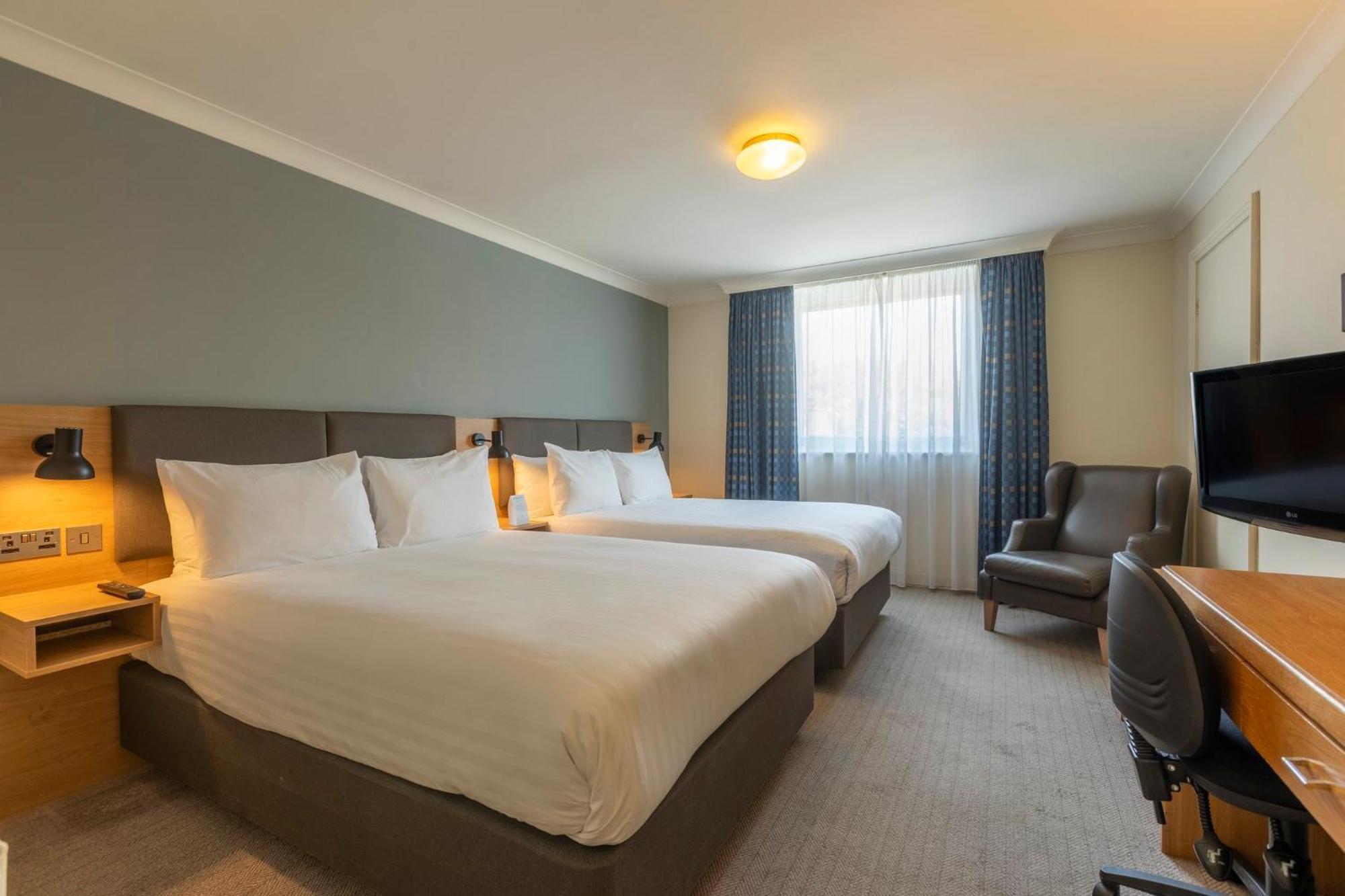Holiday Inn Brentwood By Ihg Ngoại thất bức ảnh