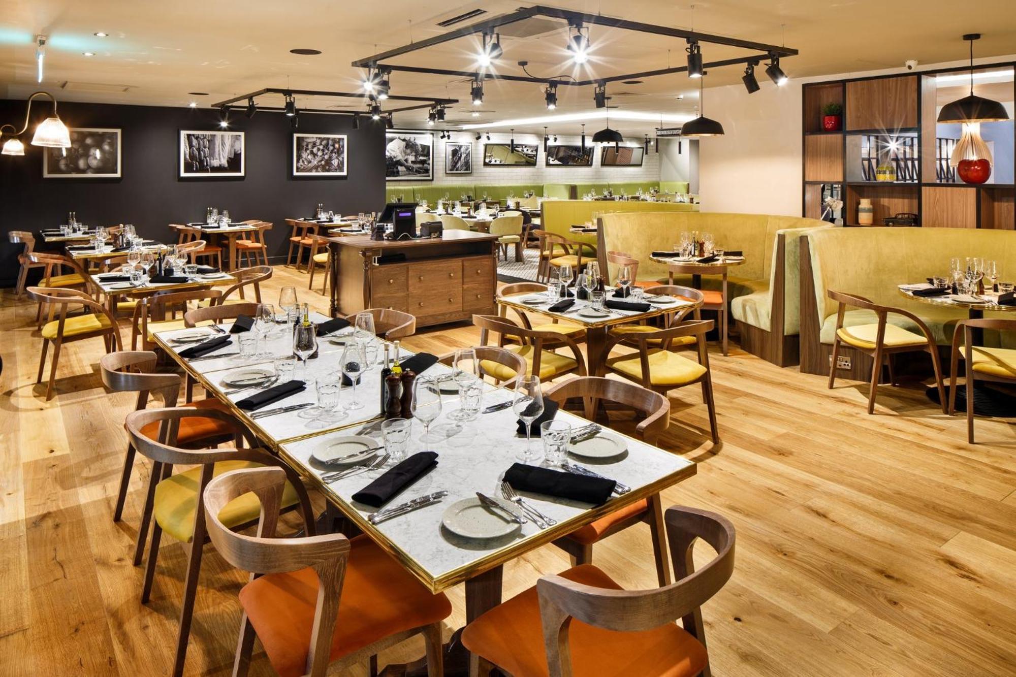 Holiday Inn Brentwood By Ihg Ngoại thất bức ảnh