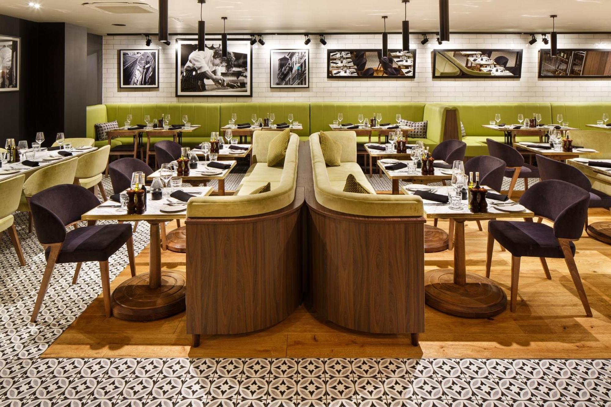 Holiday Inn Brentwood By Ihg Ngoại thất bức ảnh
