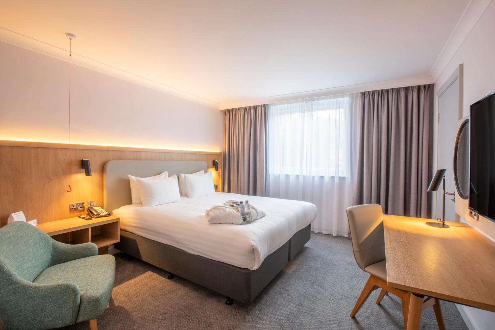 Holiday Inn Brentwood By Ihg Ngoại thất bức ảnh