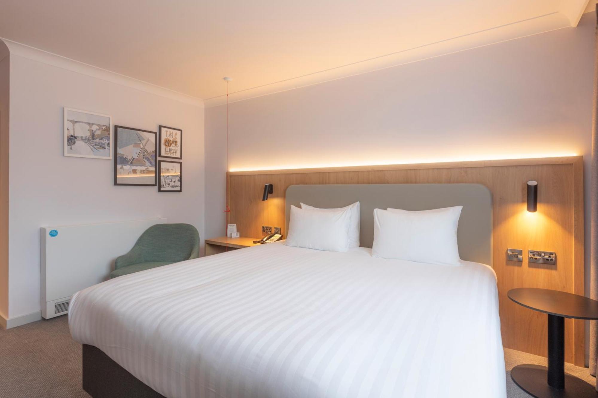 Holiday Inn Brentwood By Ihg Ngoại thất bức ảnh
