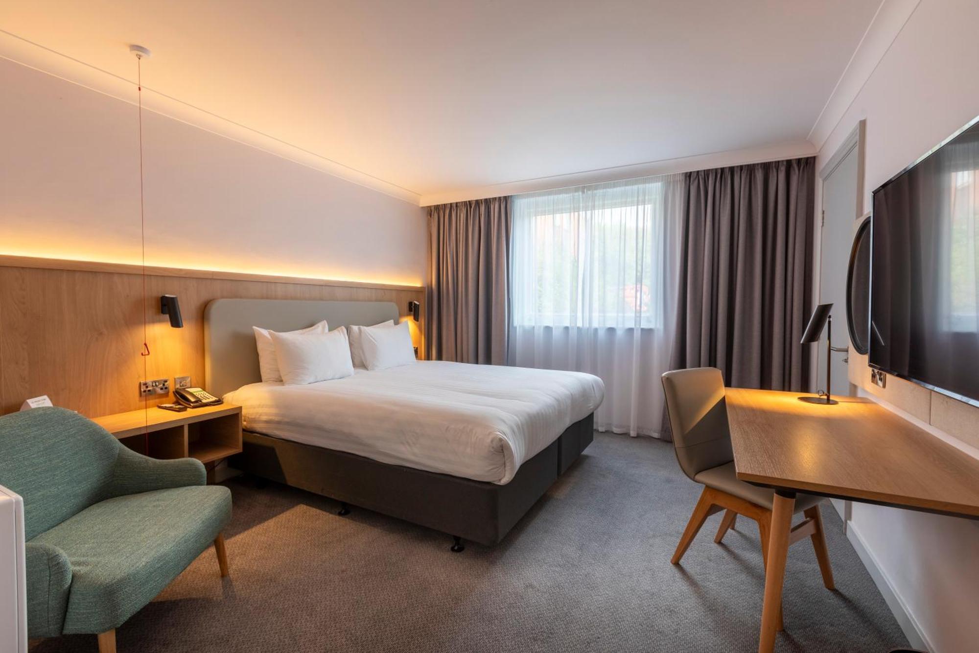 Holiday Inn Brentwood By Ihg Ngoại thất bức ảnh