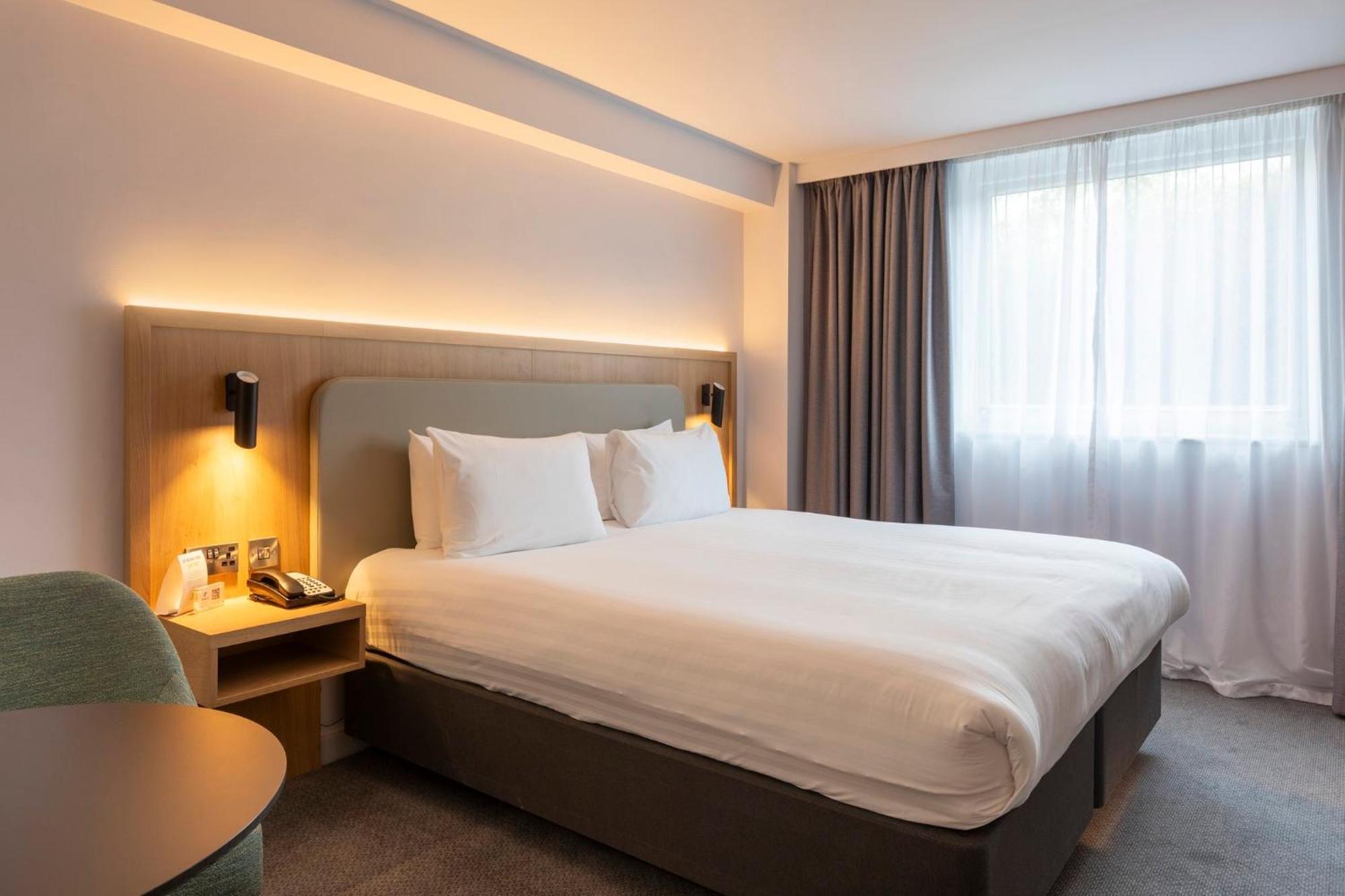 Holiday Inn Brentwood By Ihg Ngoại thất bức ảnh