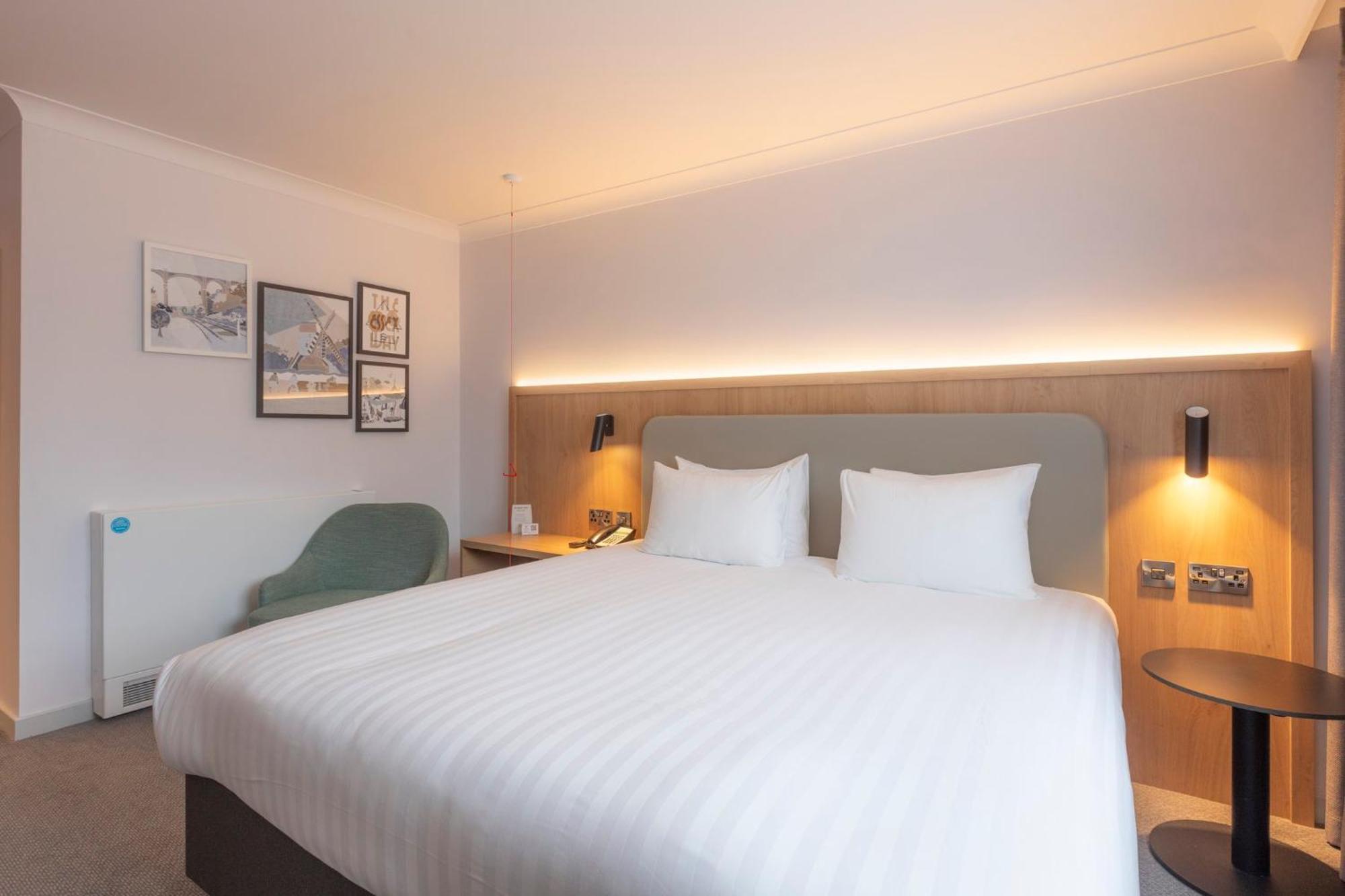 Holiday Inn Brentwood By Ihg Ngoại thất bức ảnh