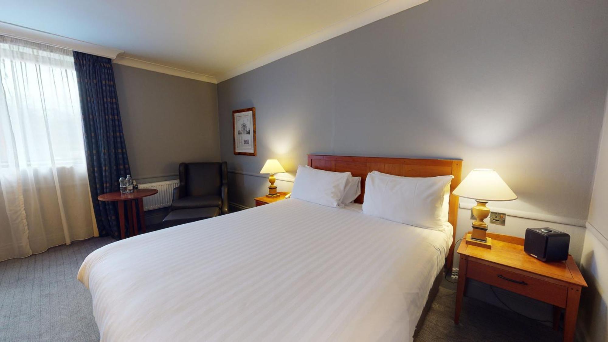 Holiday Inn Brentwood By Ihg Ngoại thất bức ảnh