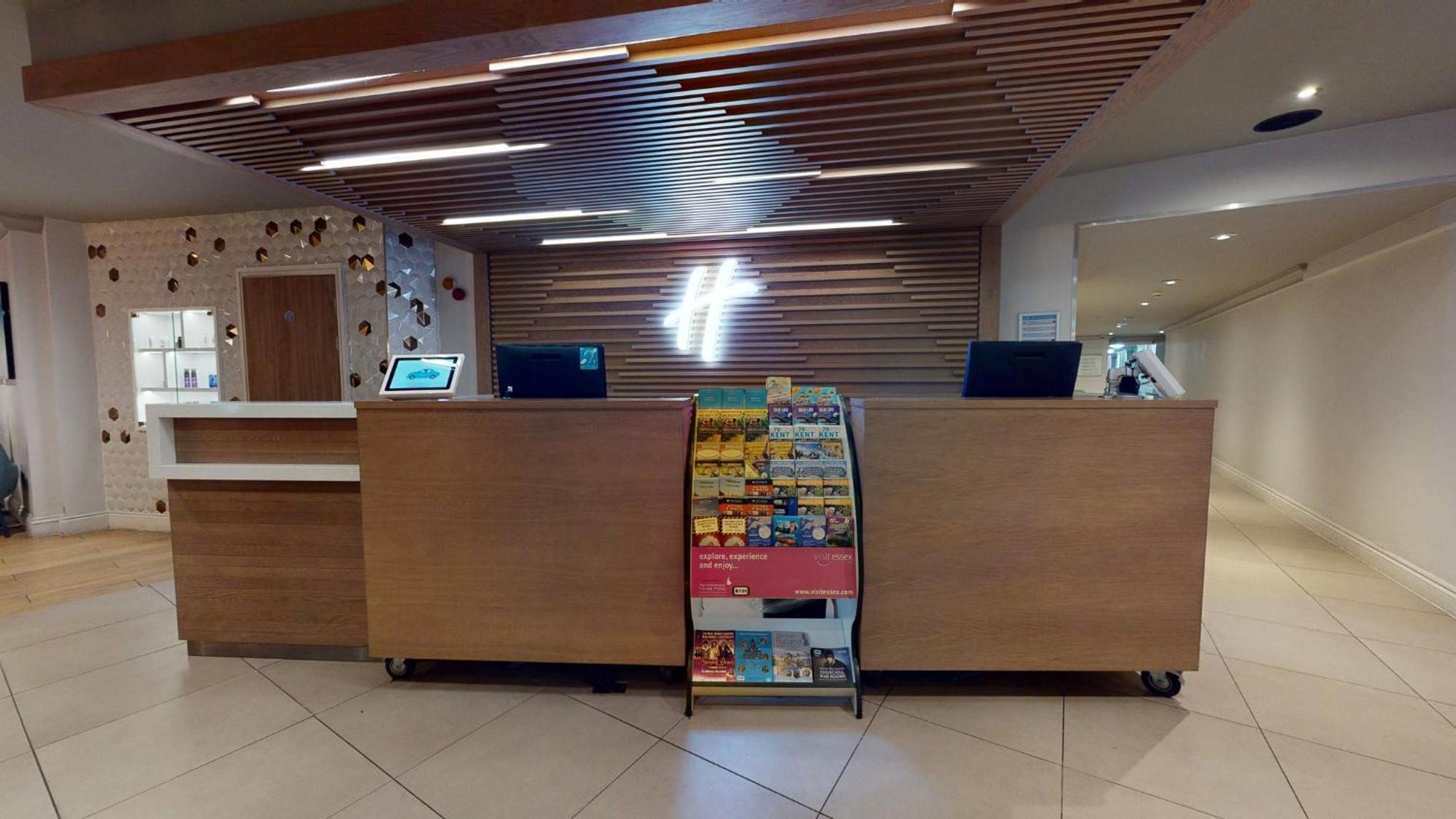 Holiday Inn Brentwood By Ihg Ngoại thất bức ảnh