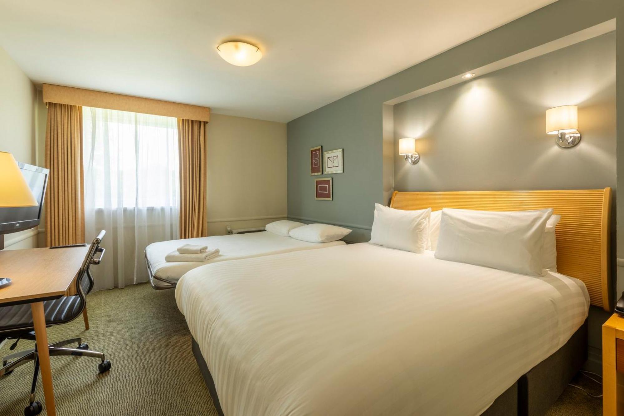 Holiday Inn Brentwood By Ihg Ngoại thất bức ảnh