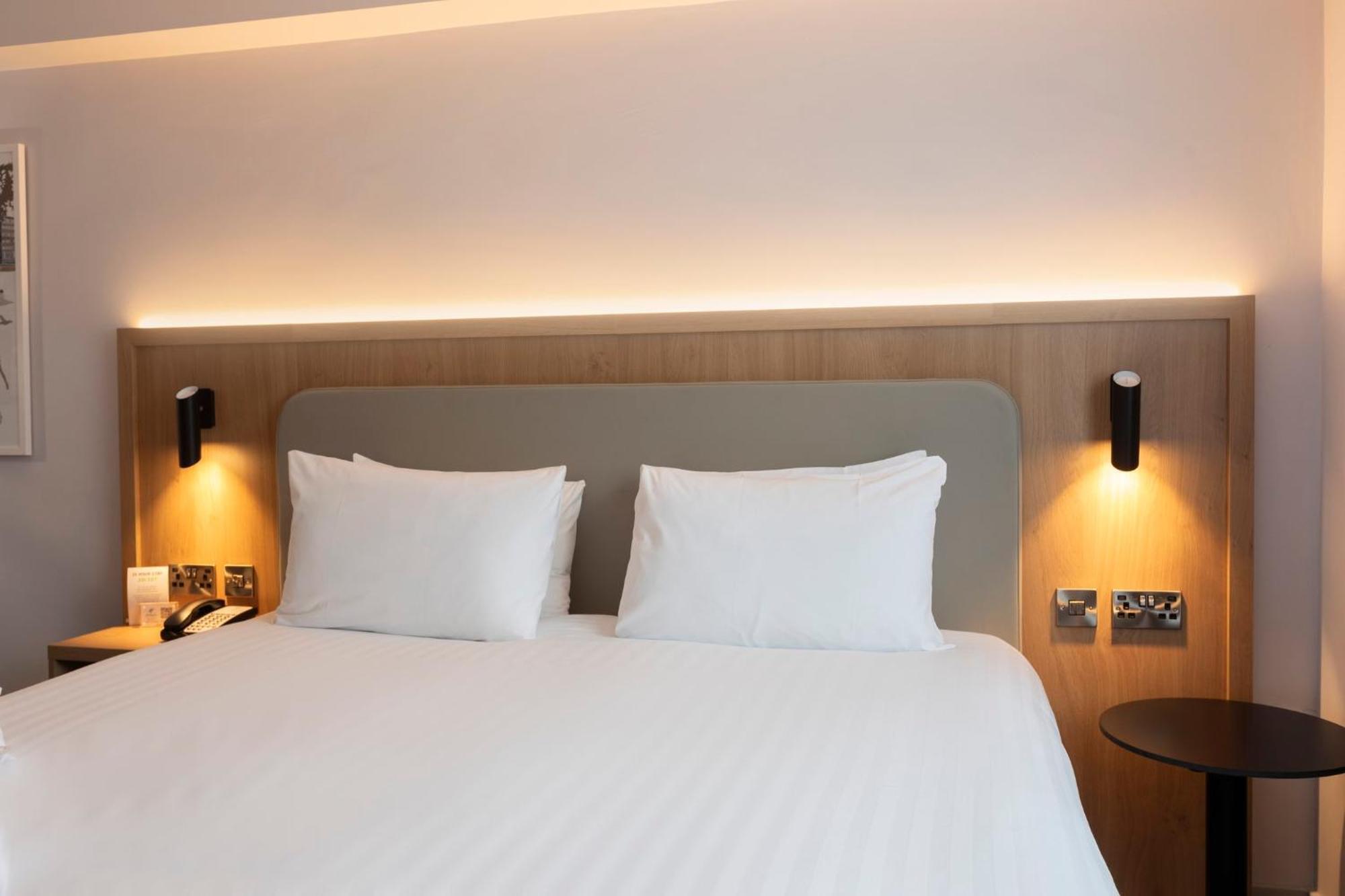 Holiday Inn Brentwood By Ihg Ngoại thất bức ảnh