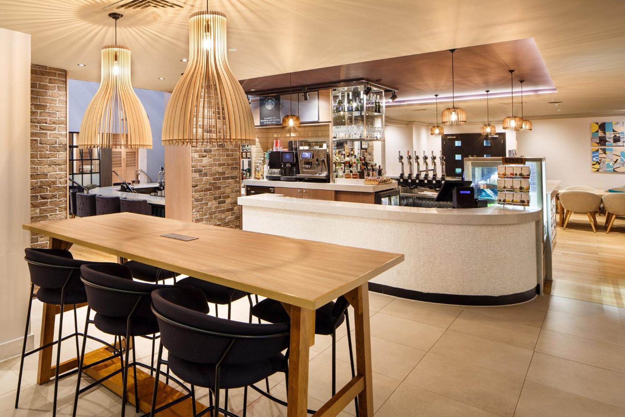Holiday Inn Brentwood By Ihg Ngoại thất bức ảnh